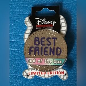 Disney Pin - Limited Edition DSSH Best Friend out of the box